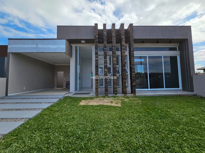 CASA COM 03 DORMITÓRIOS E PISCINA NO BALNEÁRIO VISTA ALEGRE: 2ª foto da galeria de imagens do imóvel