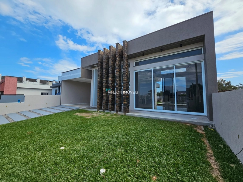 CASA COM 03 DORMITÓRIOS E PISCINA NO BALNEÁRIO VISTA ALEGRE