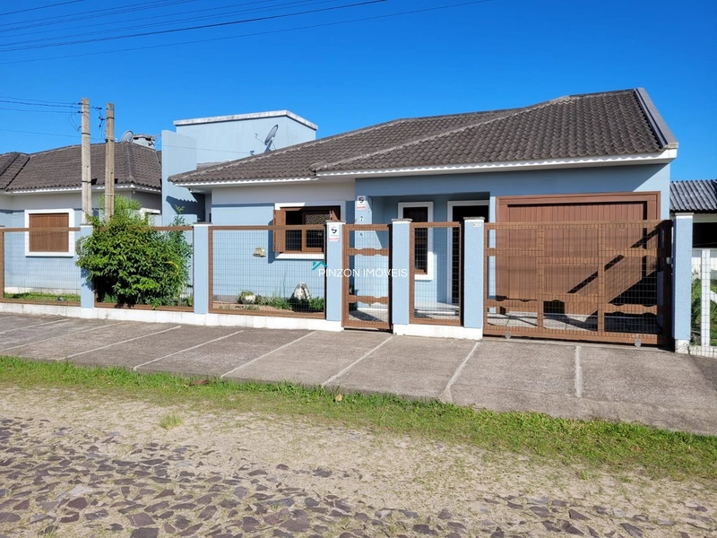 CASA MOBILIADA PRÓXIMA AO CENTRO DE ARROIO DO SAL