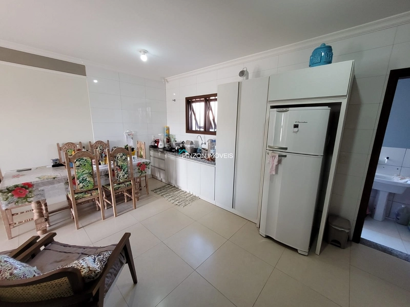 CASA MOBILIADA PRÓXIMA AO CENTRO DE ARROIO DO SAL: 12ª foto da galeria de imagens do imóvel