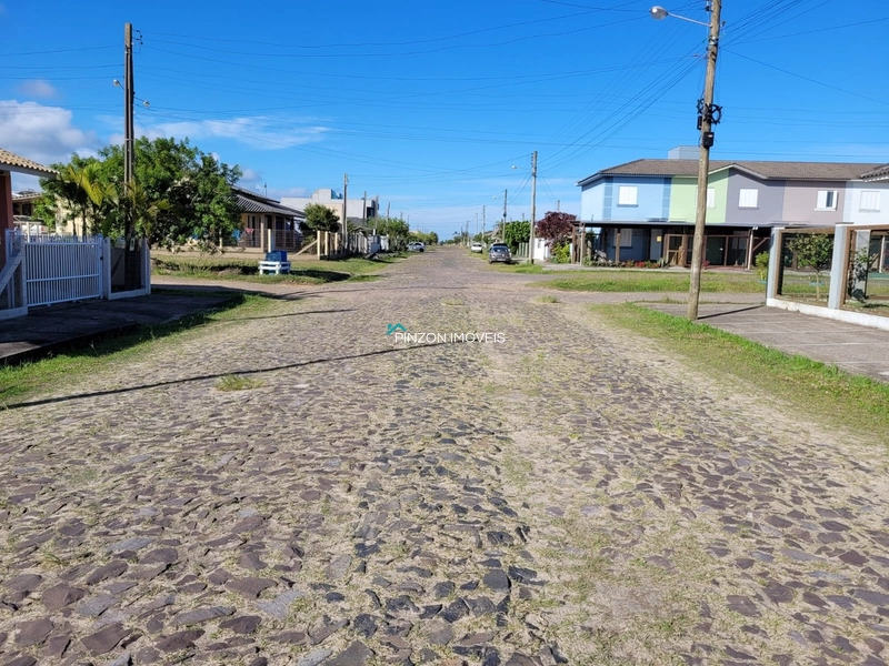 CASA MOBILIADA PRÓXIMA AO CENTRO DE ARROIO DO SAL: 3ª foto da galeria de imagens do imóvel