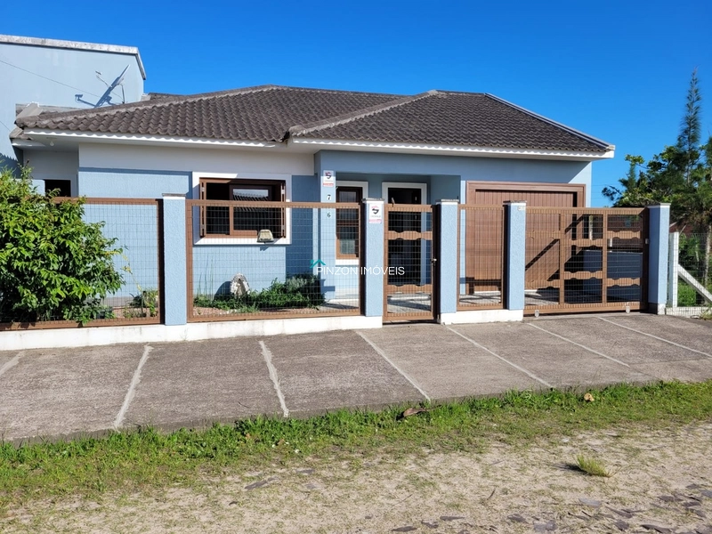 CASA MOBILIADA PRÓXIMA AO CENTRO DE ARROIO DO SAL: 2ª foto da galeria de imagens do imóvel