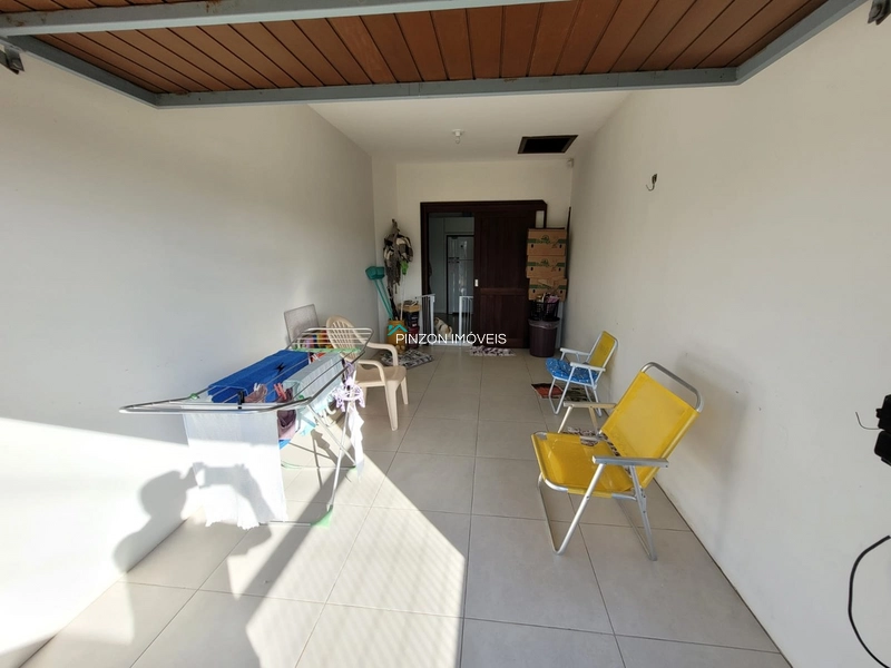 CASA MOBILIADA PRÓXIMA AO CENTRO DE ARROIO DO SAL: 7ª foto da galeria de imagens do imóvel