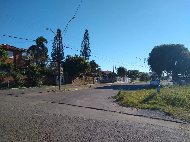 Terreno no centro de Atlântida Sul.: 3ª foto da galeria de imagens do imóvel