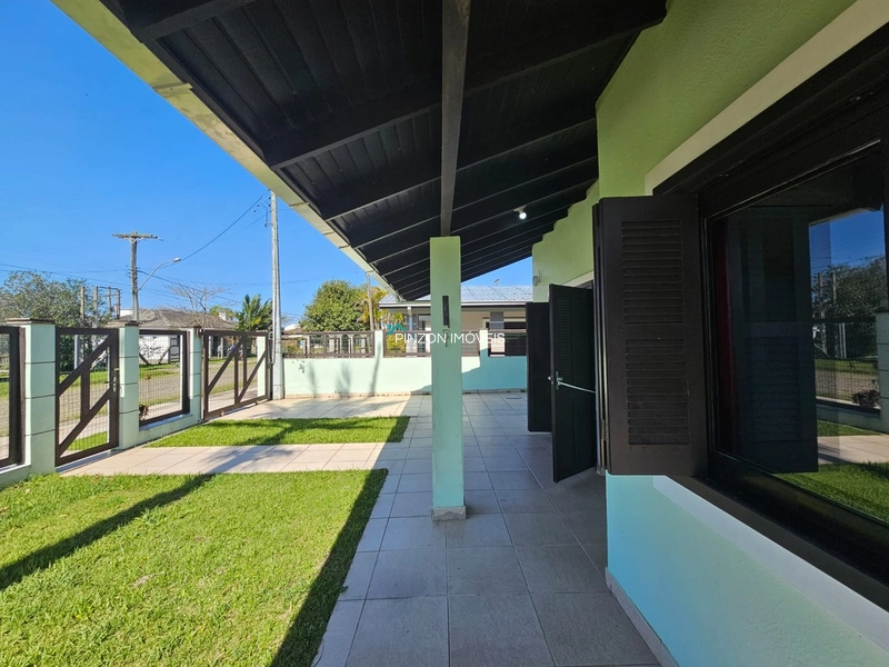 CASA COM 03 DORMITÓRIOS, QUIOSQUE E PISCINA EM AREIAS BRANCAS.: 7ª foto da galeria de imagens do imóvel