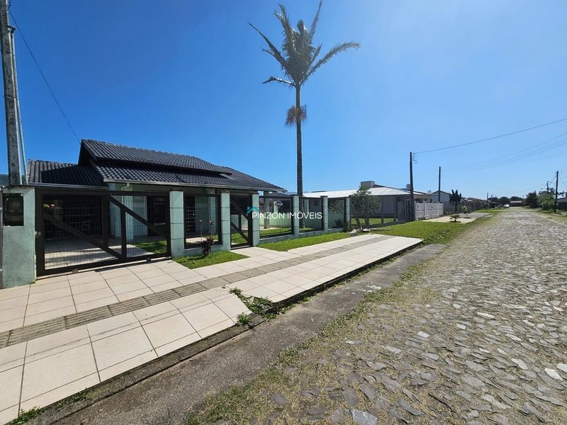 CASA COM 03 DORMITÓRIOS, QUIOSQUE E PISCINA EM AREIAS BRANCAS.: 4ª foto da galeria de imagens do imóvel