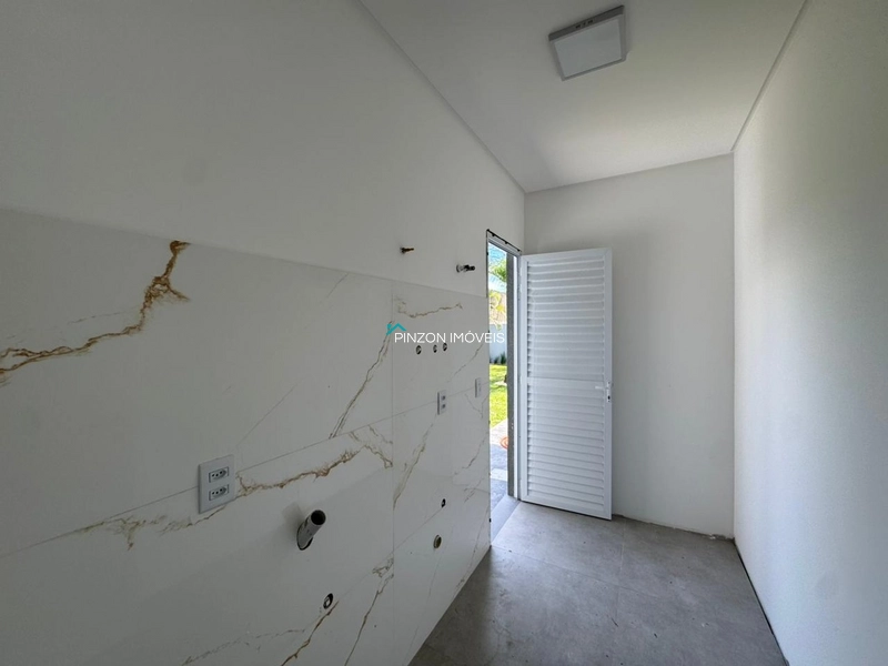 CASA EM OBRA EM UMA DAS PRINCIPAIS AVENIDAS DE ATLÂNTIDA SUL: 11ª foto da galeria de imagens do imóvel