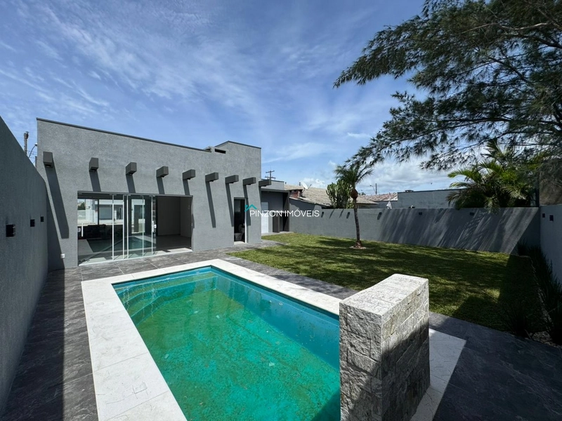 CASA EM OBRA EM UMA DAS PRINCIPAIS AVENIDAS DE ATLÂNTIDA SUL: 3ª foto da galeria de imagens do imóvel