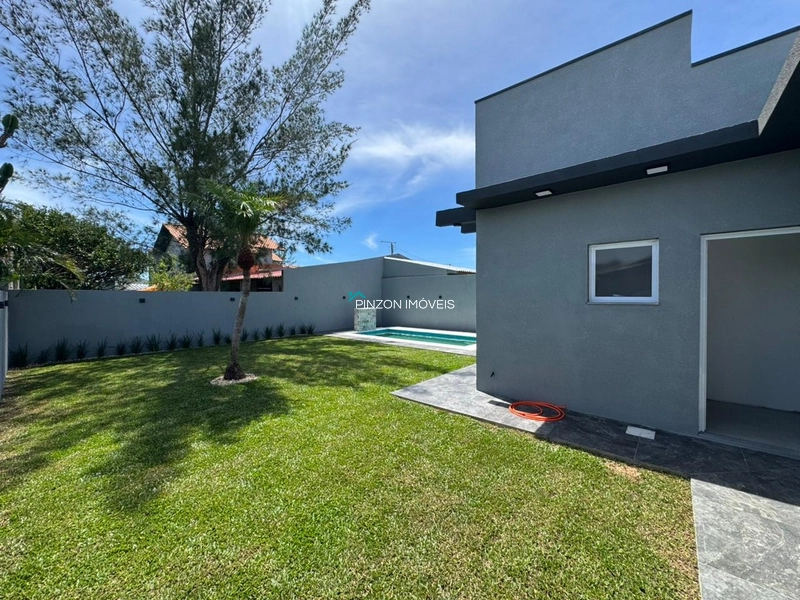 CASA EM OBRA EM UMA DAS PRINCIPAIS AVENIDAS DE ATLÂNTIDA SUL: 6ª foto da galeria de imagens do imóvel