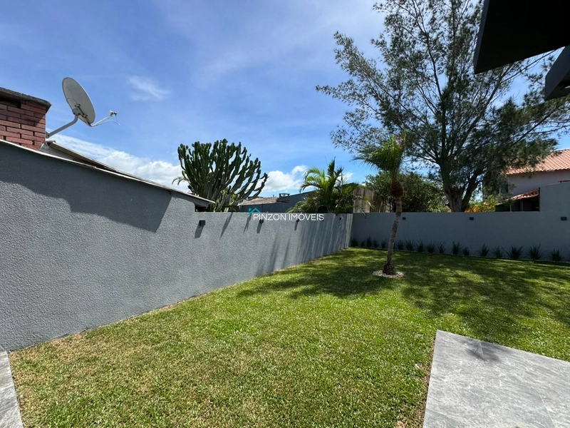 CASA EM OBRA EM UMA DAS PRINCIPAIS AVENIDAS DE ATLÂNTIDA SUL: 4ª foto da galeria de imagens do imóvel