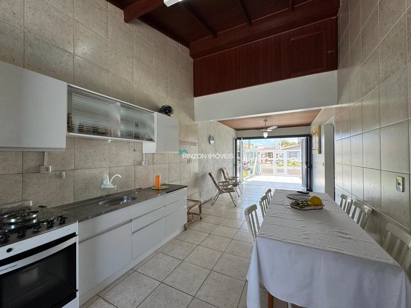 CASA COM PISCINA À 300M DA PRAIA: 24ª foto da galeria de imagens do imóvel