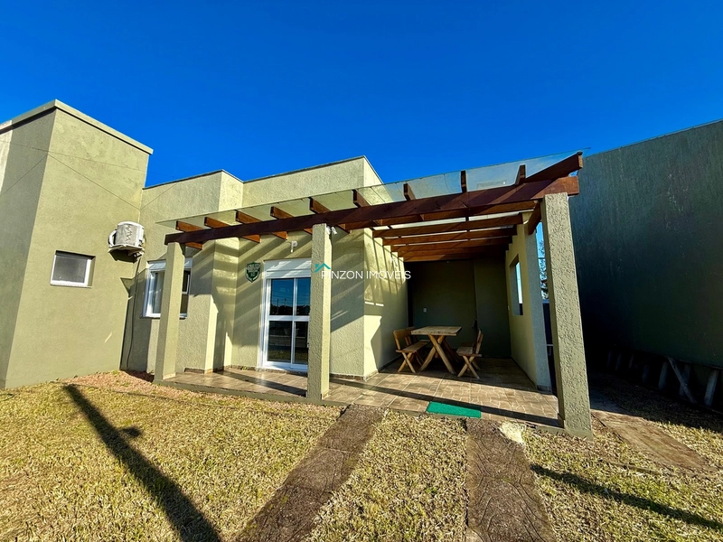 CASA A 450 METROS DA PRAIA EM MARIÁPOLIS