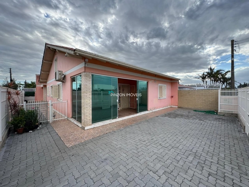 CASA À VENDA EM ATLÂNTIDA SUL