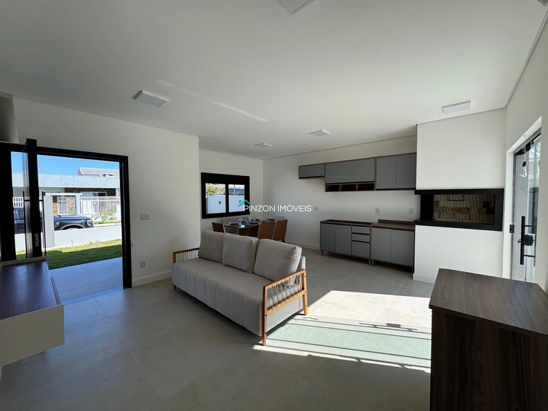 Casa a poucos metros do centro com piscina.: 5ª foto da galeria de imagens do imóvel