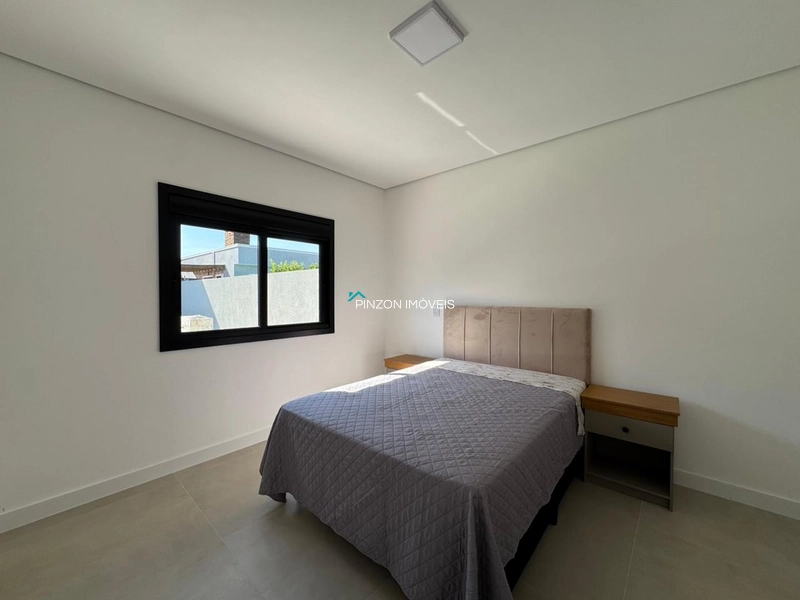 Casa a poucos metros do centro com piscina.: 14ª foto da galeria de imagens do imóvel