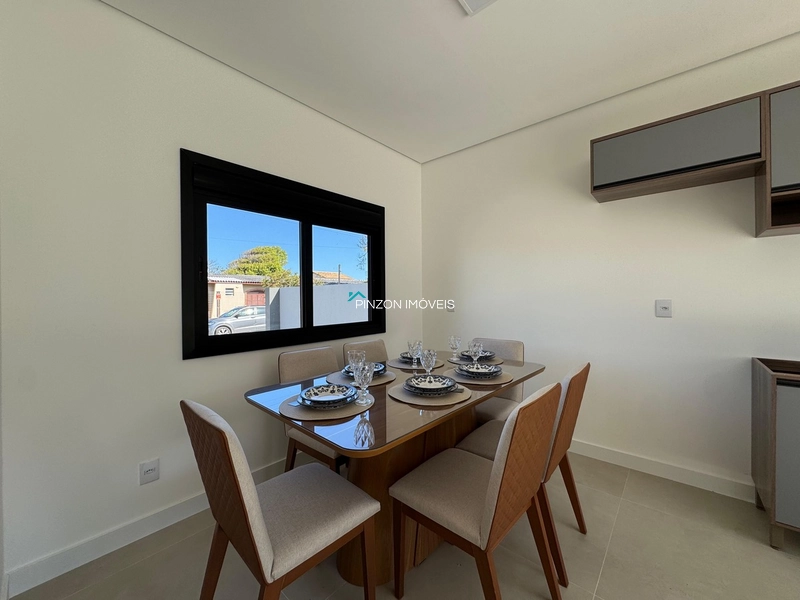 Casa a poucos metros do centro com piscina.: 8ª foto da galeria de imagens do imóvel