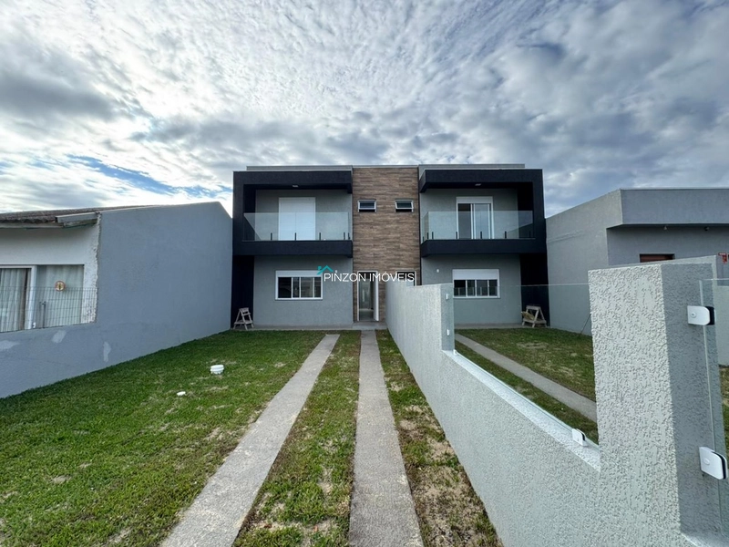 SOBRADOS COM PISCINA: 1ª foto da galeria de imagens do imóvel