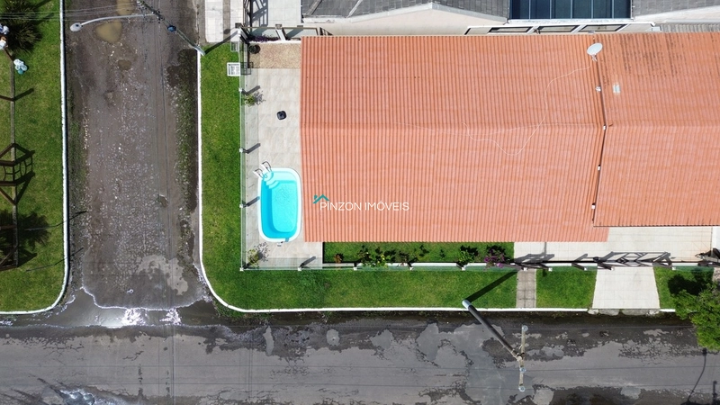 CASA COM PISCINA A 300 METROS DA PRAIA: 4ª foto da galeria de imagens do imóvel