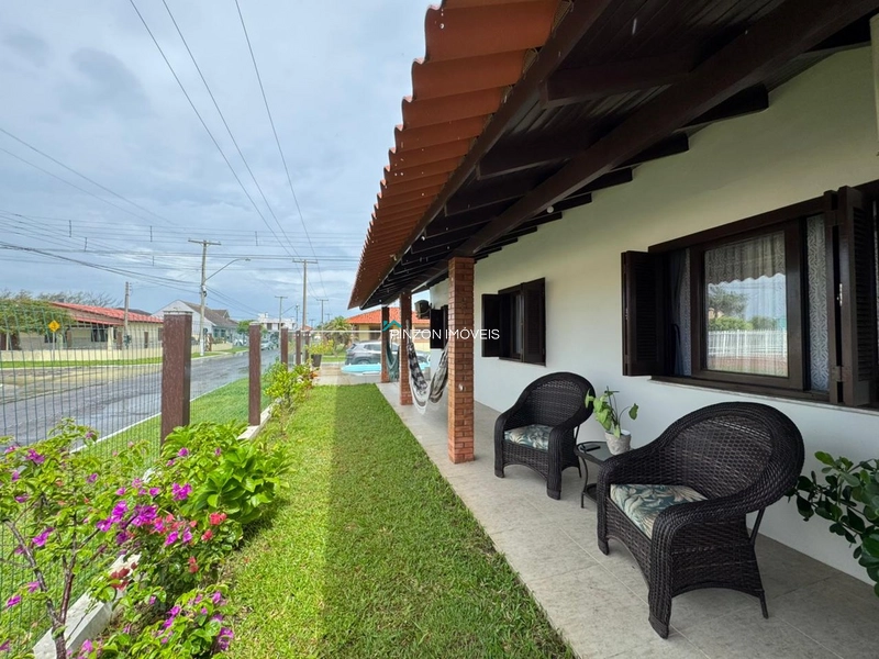 CASA COM PISCINA A 300 METROS DA PRAIA: 5ª foto da galeria de imagens do imóvel