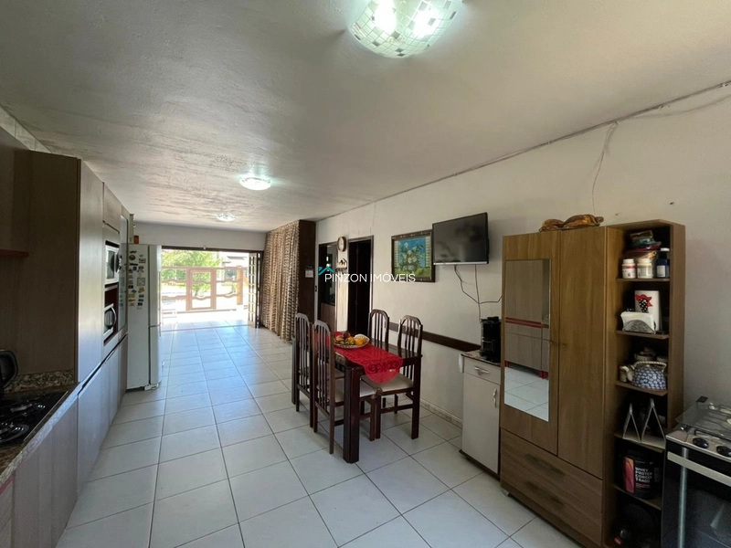 Sobrado a uma quadra do mar.: 13ª foto da galeria de imagens do imóvel