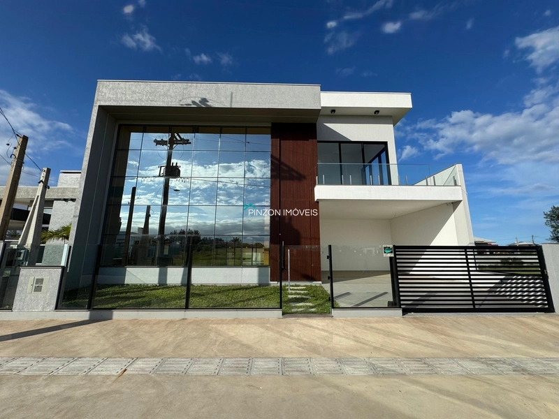 SOBRADO DE LUXO A APENAS 150 METROS DO MAR EM ARROIO DO SAL!