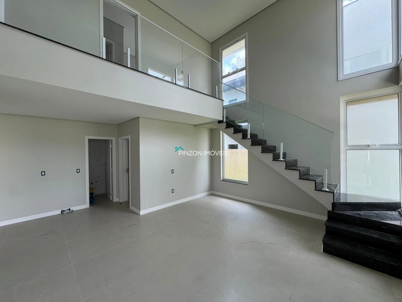 SOBRADO A 200 METROS DA PRAIA: 5ª foto da galeria de imagens do imóvel