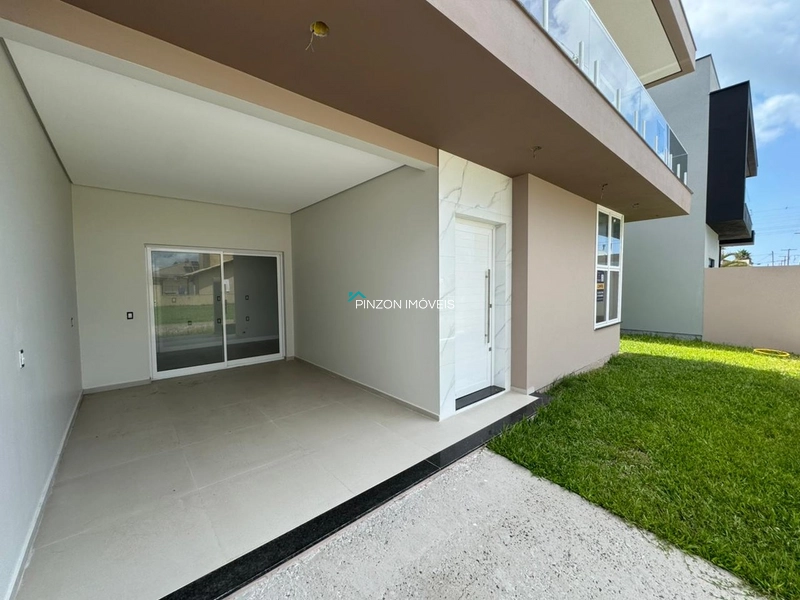 SOBRADO A 200 METROS DA PRAIA: 3ª foto da galeria de imagens do imóvel