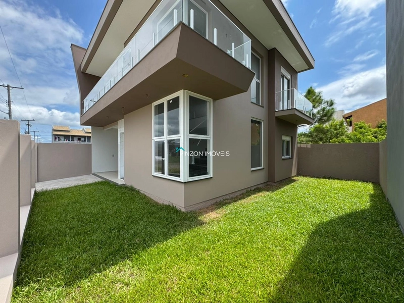 SOBRADO A 200 METROS DA PRAIA: 4ª foto da galeria de imagens do imóvel