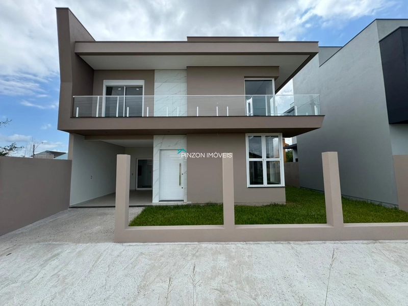 SOBRADO A 200 METROS DA PRAIA