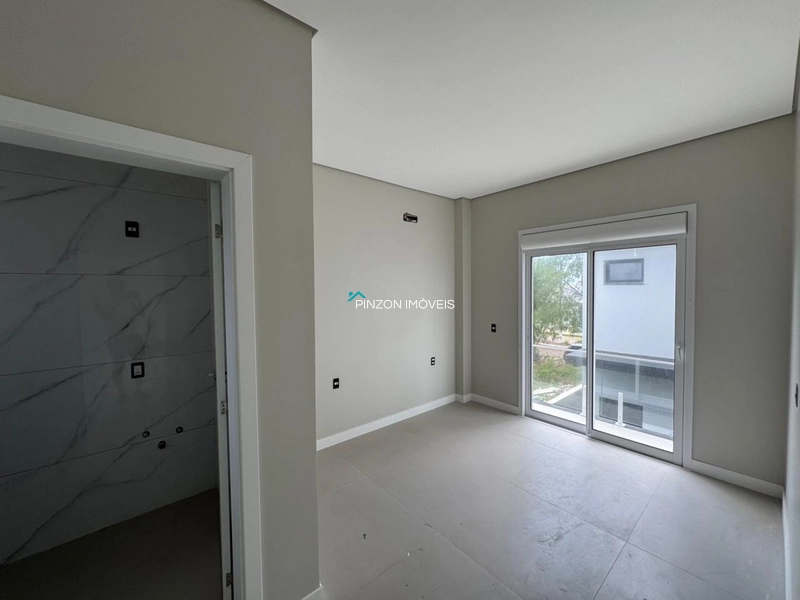 SOBRADO A 200 METROS DA PRAIA: 9ª foto da galeria de imagens do imóvel