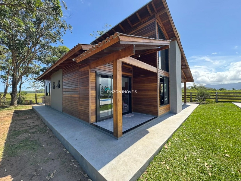 Casa mobiliada e decorada em frente a Lagoa!: 2ª foto da galeria de imagens do imóvel