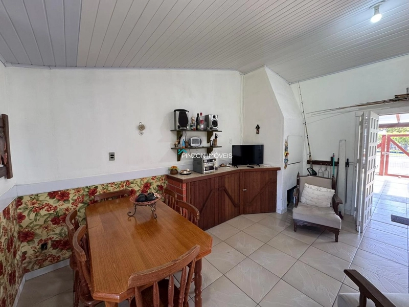 CASA EM AVENIDA.: 6ª foto da galeria de imagens do imóvel