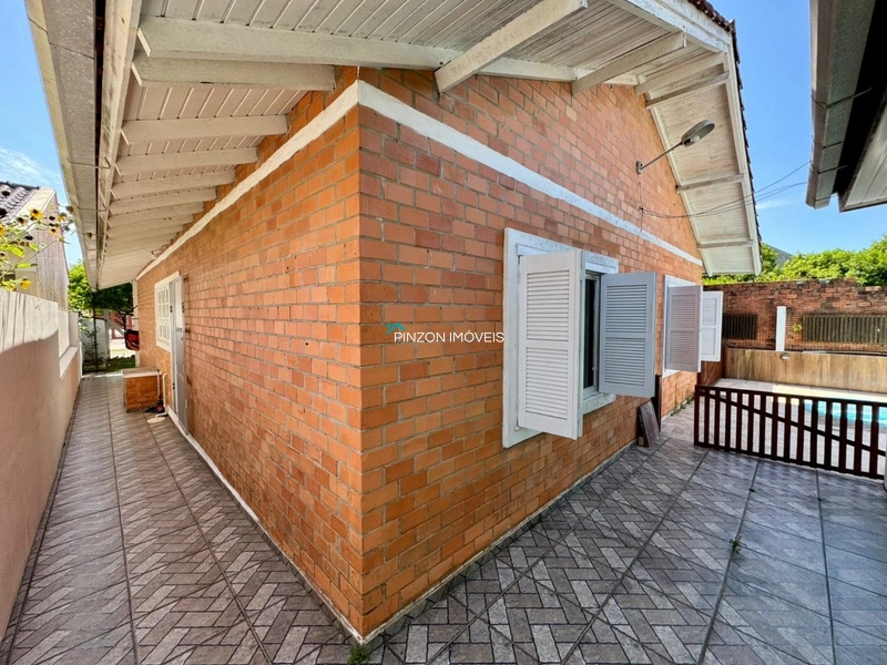 CASA COM PISCINA.: 6ª foto da galeria de imagens do imóvel