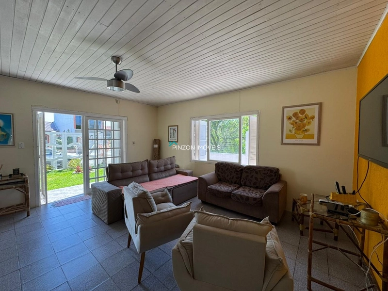 CASA COM PISCINA.: 11ª foto da galeria de imagens do imóvel