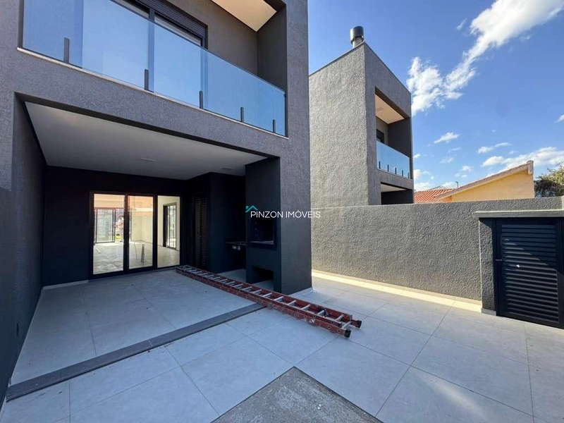 SOBRADO GEMINADO A 150M DA PRAIA: 4ª foto da galeria de imagens do imóvel