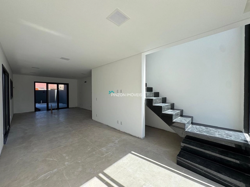 SOBRADO GEMINADO A 150M DA PRAIA: 10ª foto da galeria de imagens do imóvel