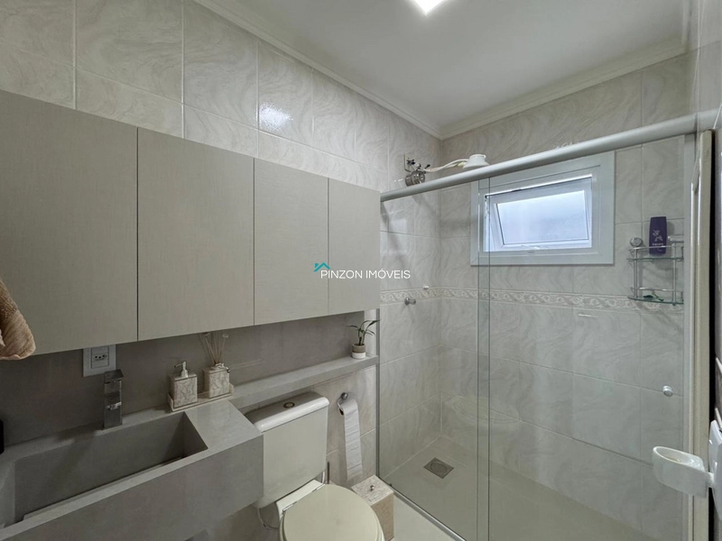 SOBRADO A 150 METROS DA PRAIA: 8ª foto da galeria de imagens do imóvel