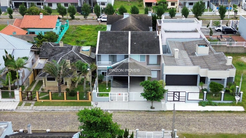 SOBRADO A 150 METROS DA PRAIA