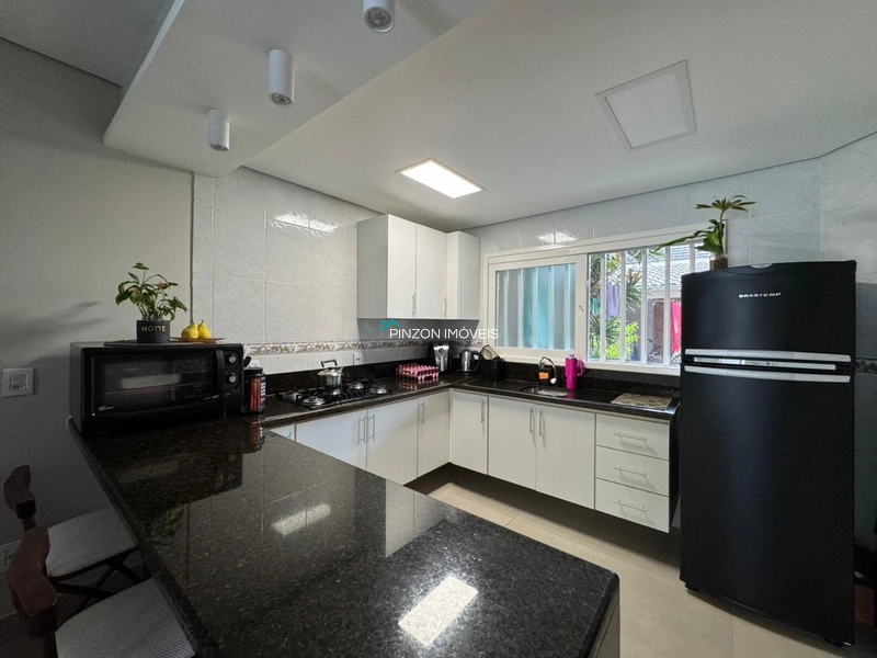 SOBRADO A 150 METROS DA PRAIA: 12ª foto da galeria de imagens do imóvel