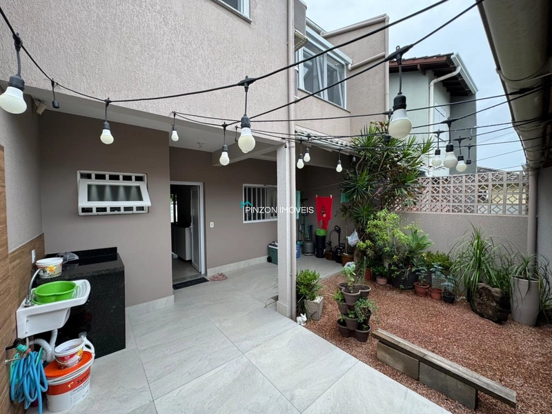 SOBRADO A 150 METROS DA PRAIA: 17ª foto da galeria de imagens do imóvel