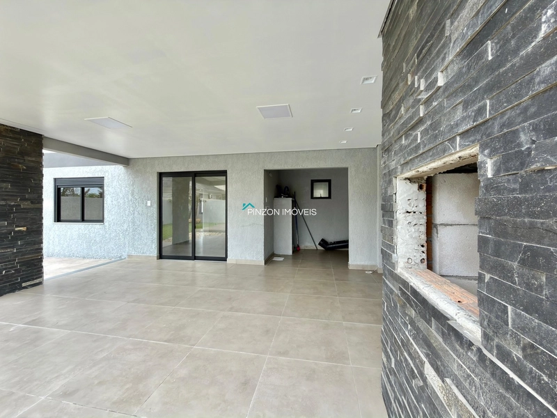 CASA COM PISCINA À 300 METROS DA PRAIA: 7ª foto da galeria de imagens do imóvel