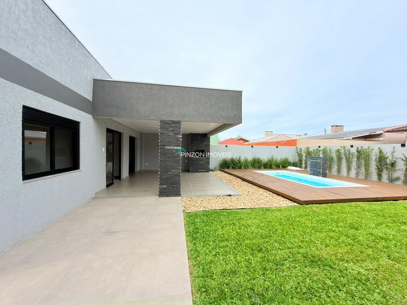 CASA COM PISCINA À 300 METROS DA PRAIA: 5ª foto da galeria de imagens do imóvel