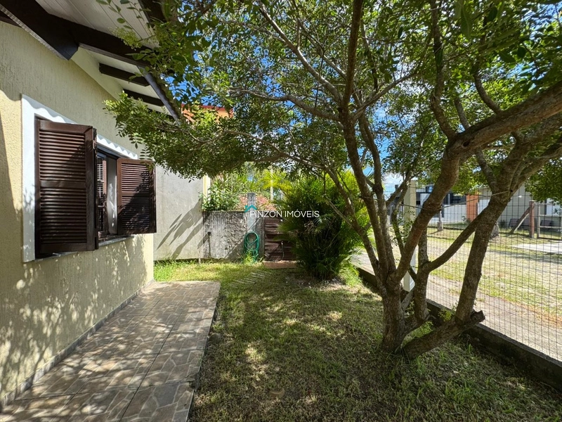 CASA A 250M DA PRAIA EM ATLÂNTIDA SUL: 2ª foto da galeria de imagens do imóvel