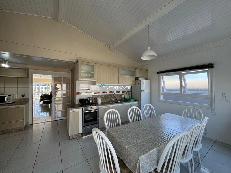 CASA A UMA QUADRA DA PRAIA: 9ª foto da galeria de imagens do imóvel