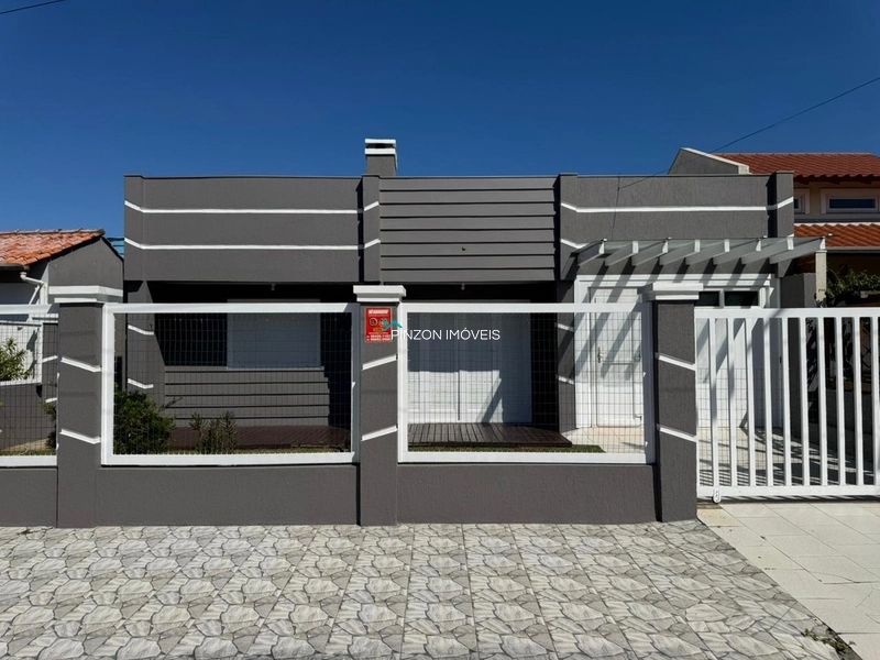 CASA A UMA QUADRA DA PRAIA: 2ª foto da galeria de imagens do imóvel