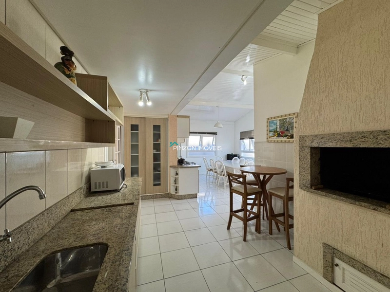 CASA A UMA QUADRA DA PRAIA: 11ª foto da galeria de imagens do imóvel