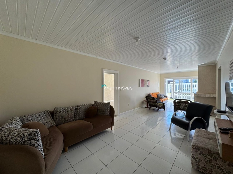 CASA A UMA QUADRA DA PRAIA: 6ª foto da galeria de imagens do imóvel