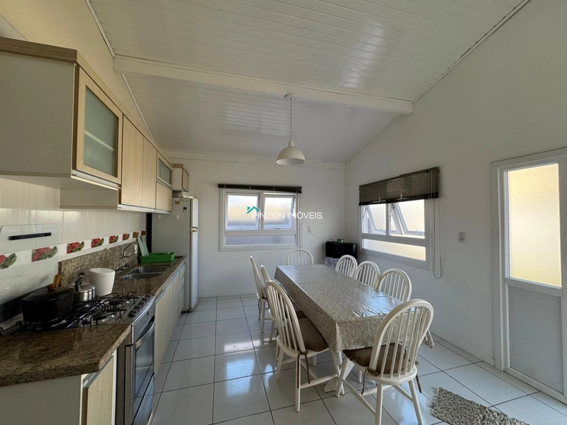 CASA A UMA QUADRA DA PRAIA: 10ª foto da galeria de imagens do imóvel