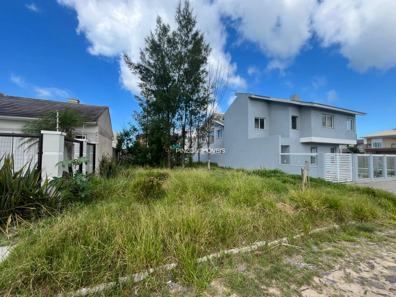 TERRENO A POUCOS METROS DO MAR.: 1ª foto da galeria de imagens do imóvel