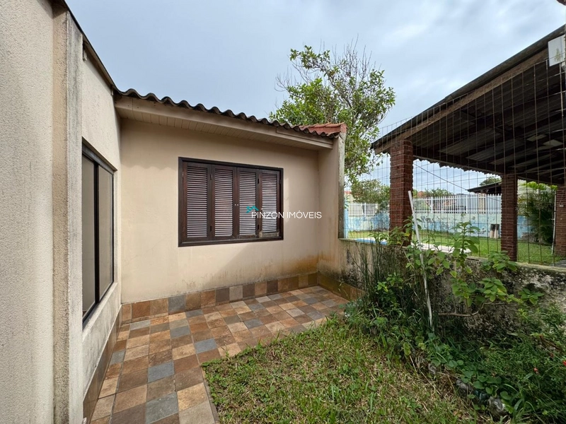 CASA A 300 METROS DA PRAIA EM ATLÂNTIDA SUL: 2ª foto da galeria de imagens do imóvel